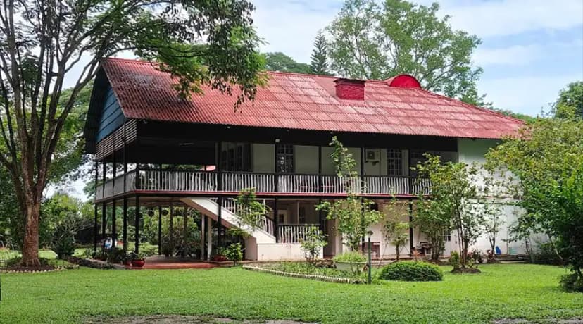 Tea Plantation Bungalow in Darjeeling